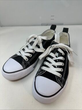 Sneakers Size 7